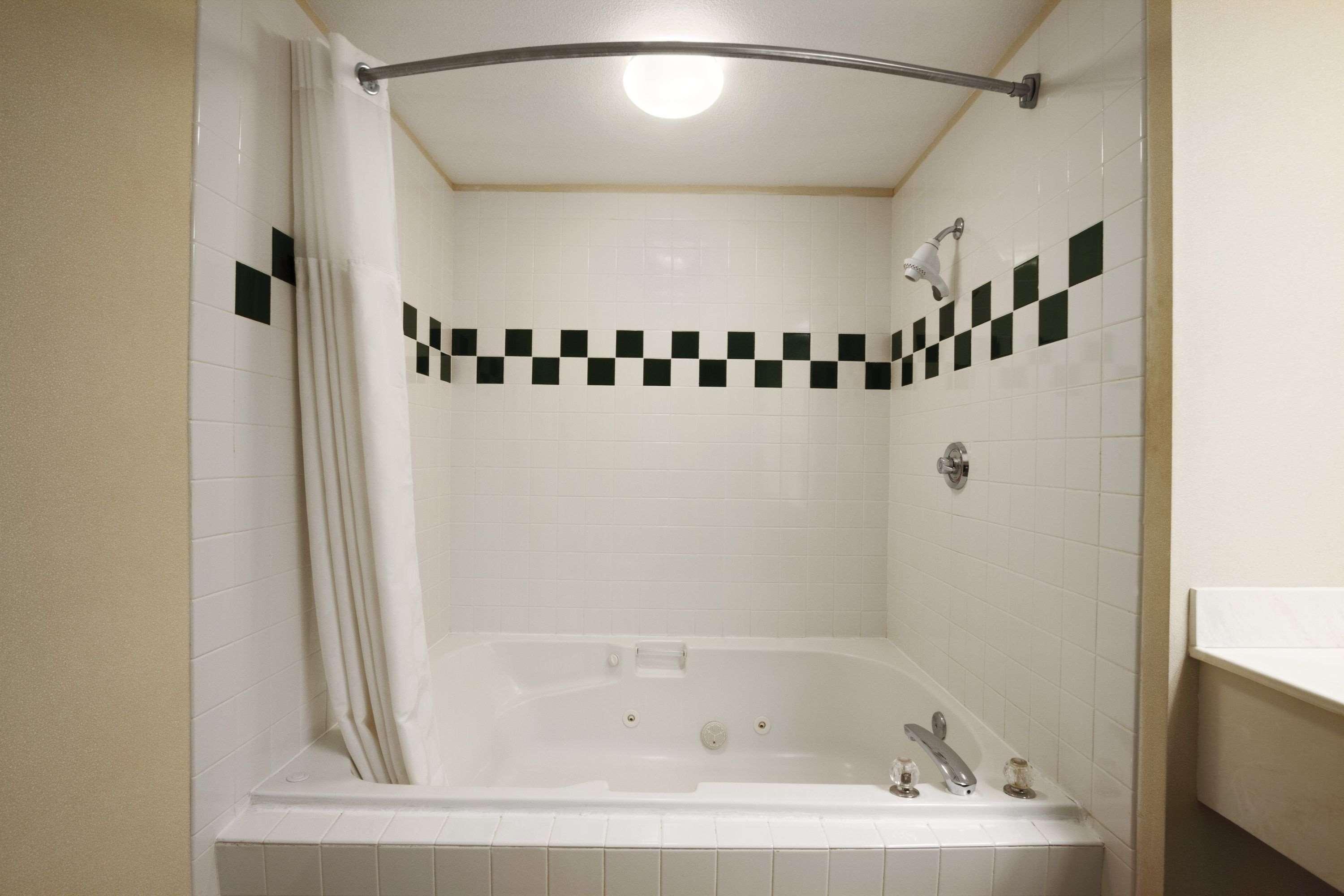 מלון Ramada By Wyndham Seatac Airport מראה חיצוני תמונה