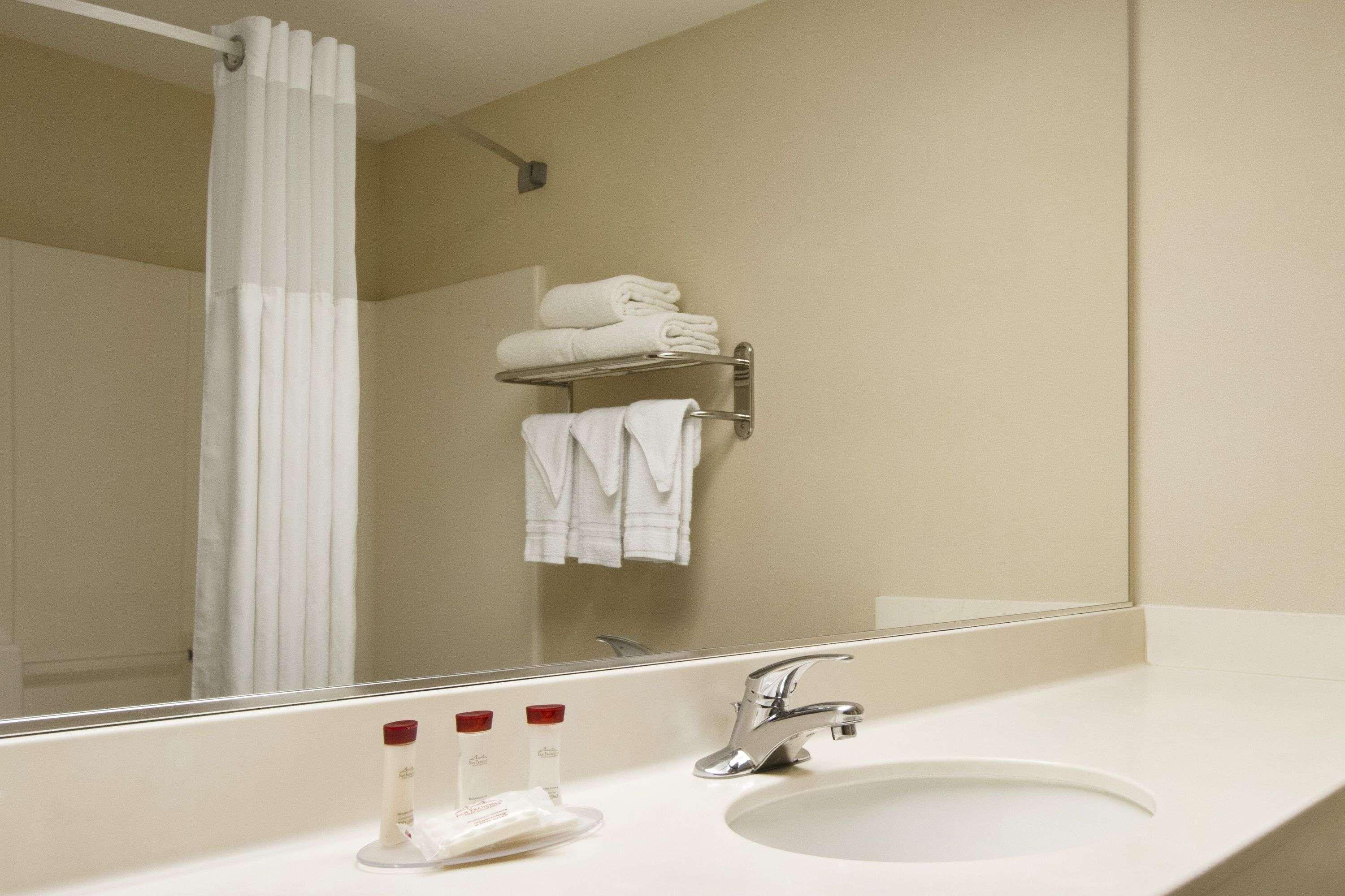 מלון Ramada By Wyndham Seatac Airport חדר תמונה