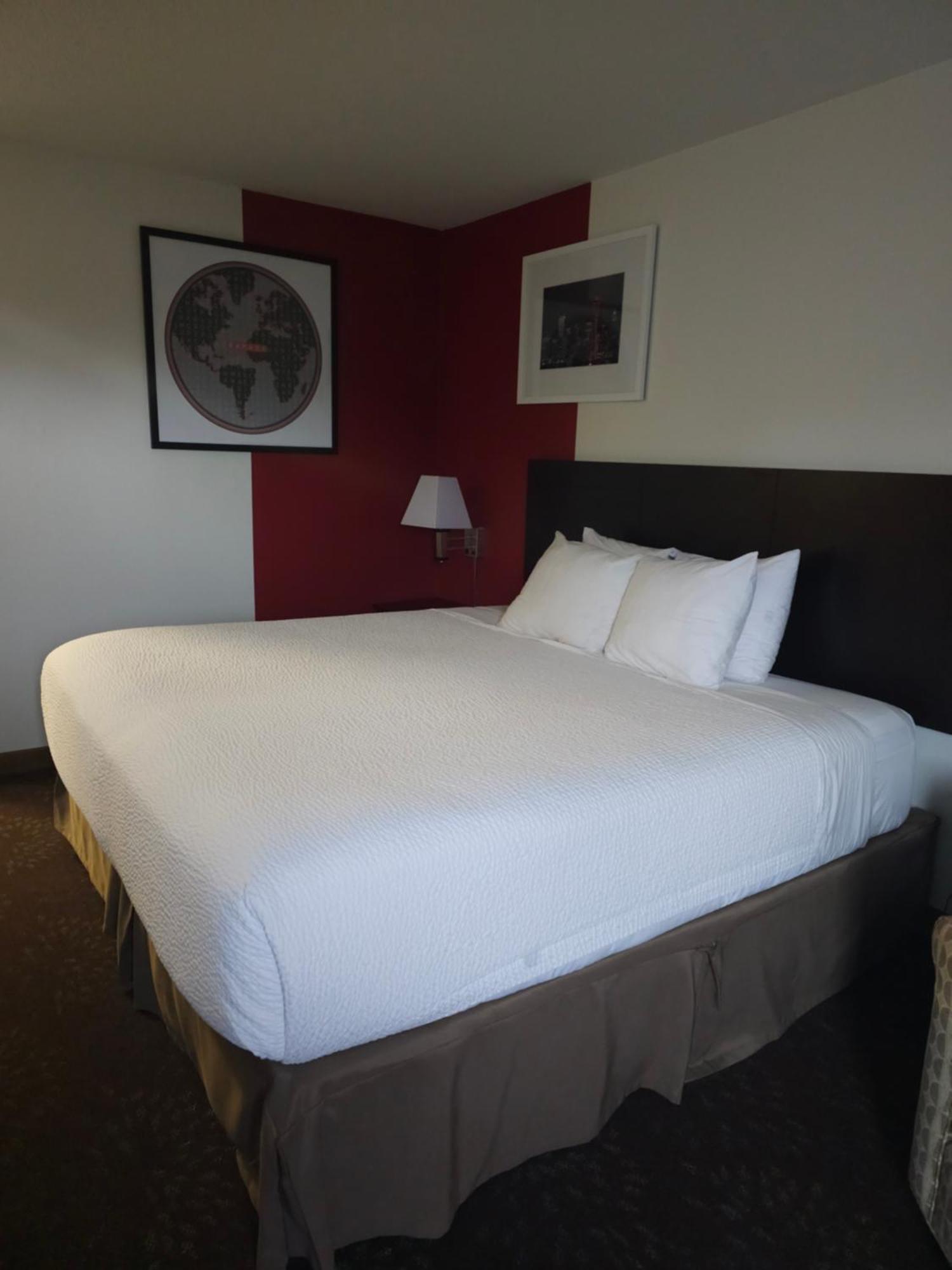 מלון Ramada By Wyndham Seatac Airport מראה חיצוני תמונה