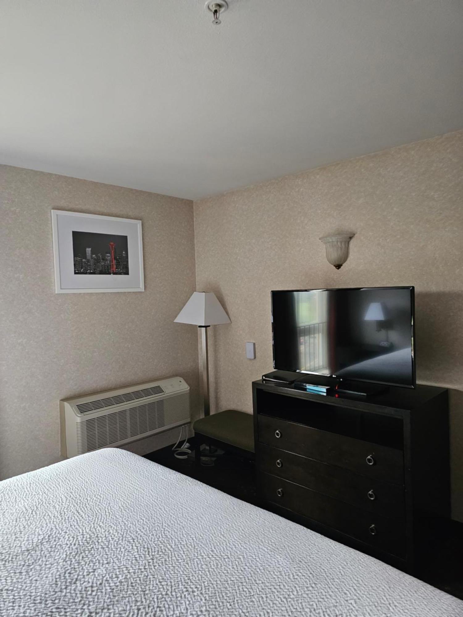 מלון Ramada By Wyndham Seatac Airport מראה חיצוני תמונה