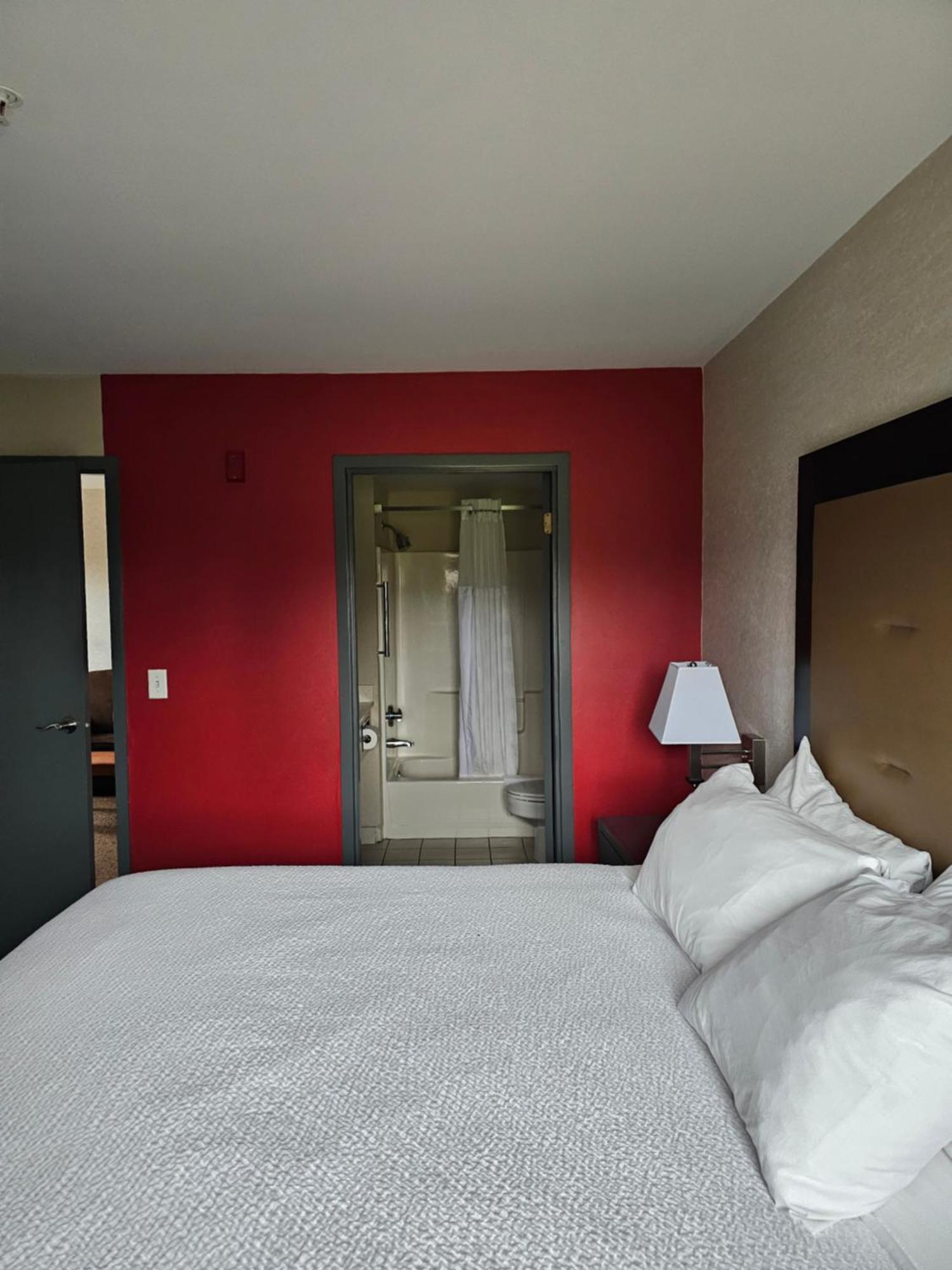 מלון Ramada By Wyndham Seatac Airport מראה חיצוני תמונה